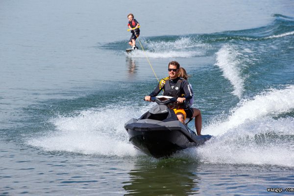 想酷炫特別 但你真的會玩摩托艇嗎？