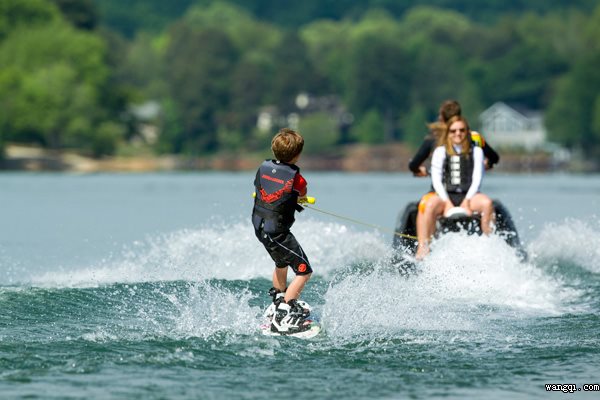 想酷炫特別 但你真的會玩摩托艇嗎？