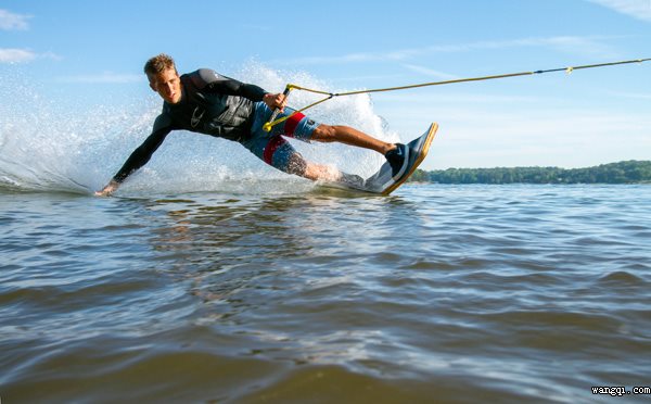 想酷炫特別 但你真的會玩摩托艇嗎？