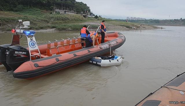 市民捕魚突發(fā)疾病昏迷橡皮艇 水上應急救援中心火速救援